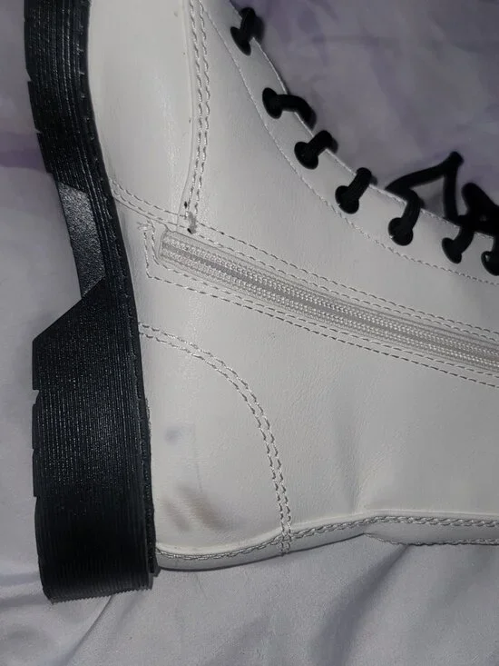 White Boots - Picture 4 of 4